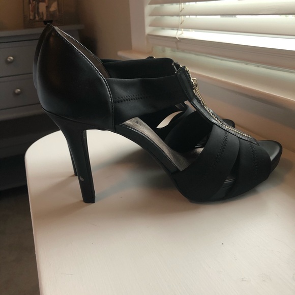 Moda open toe heels with front zipper - Picture 4 of 6